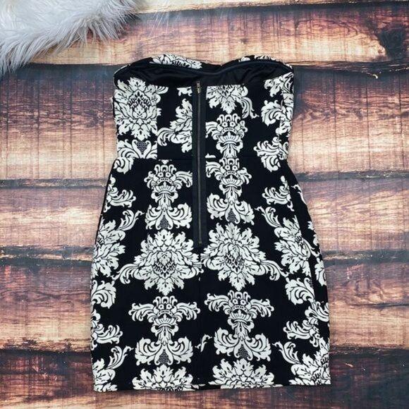 $5 SALE Black & White Patterned Ornate Design Strapless Dress - Picture 6 of 9